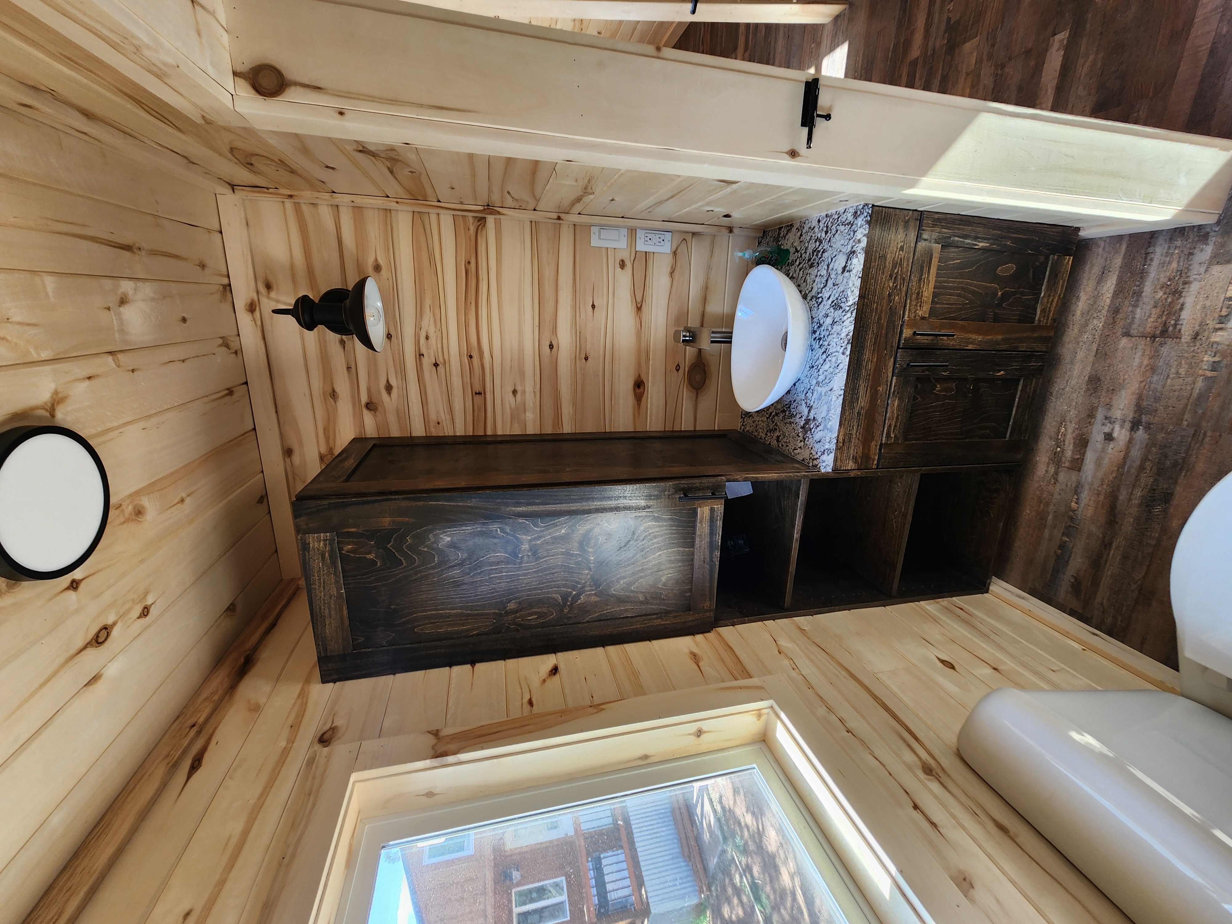 Apple Cabin bathroom amenities - clean and comfortable lodging in Utah